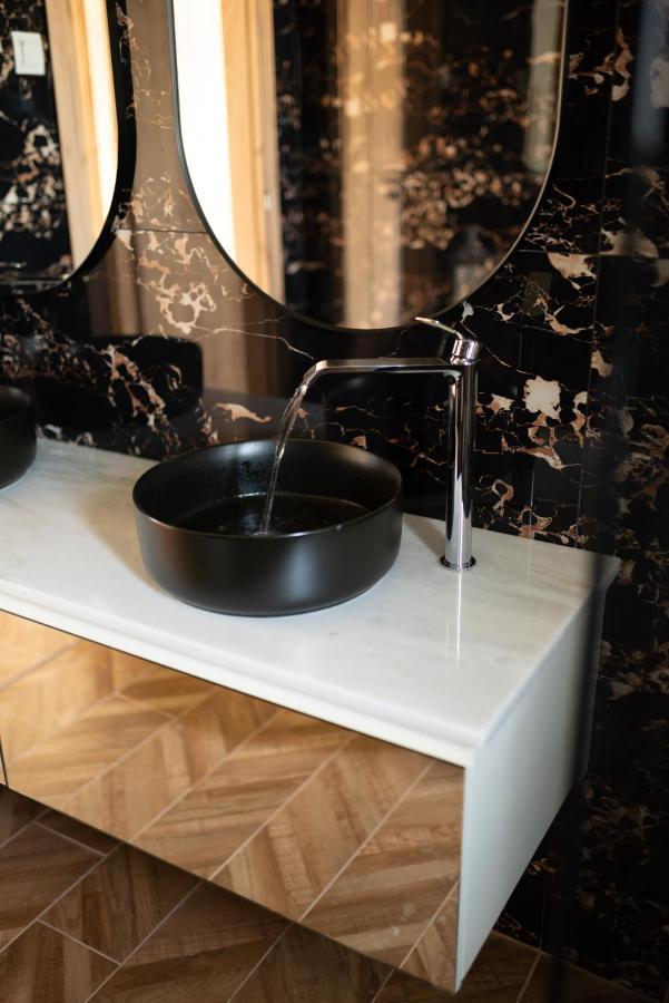 Marble Luxury Suites Karteros Ngoại thất bức ảnh